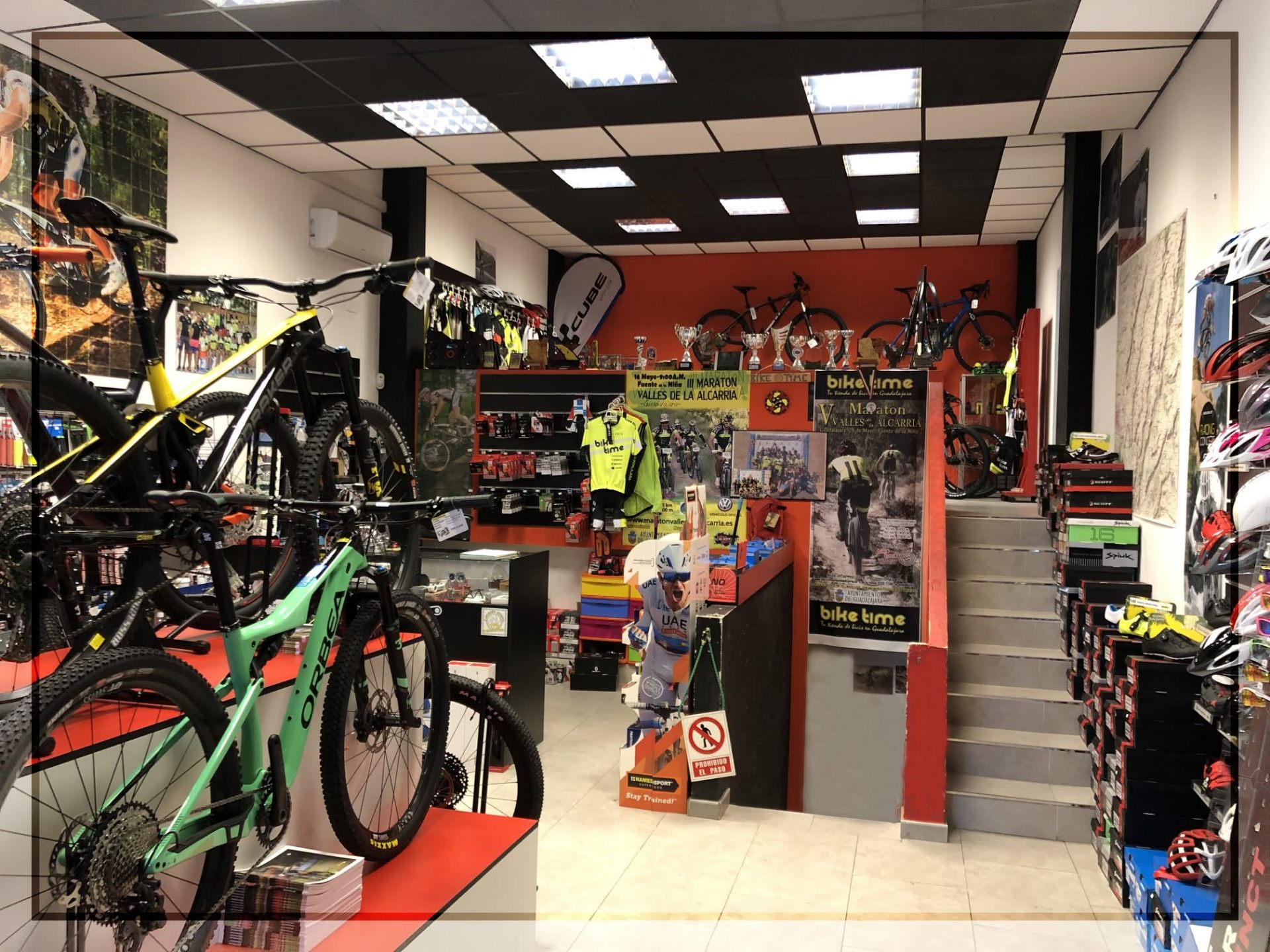 Interior de la tienda BikeTime en Guadalajara
